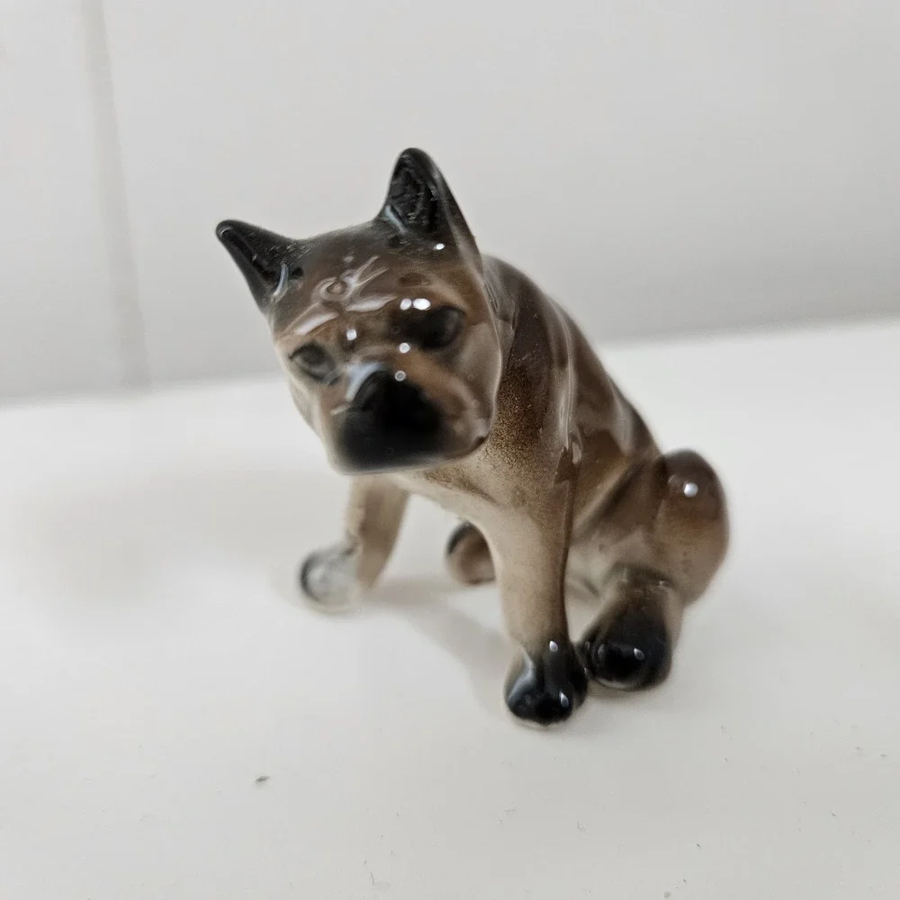 Vintage Figurine Mini Shy Boxer Dog Hagen‎ Rennaker Style Porcelain